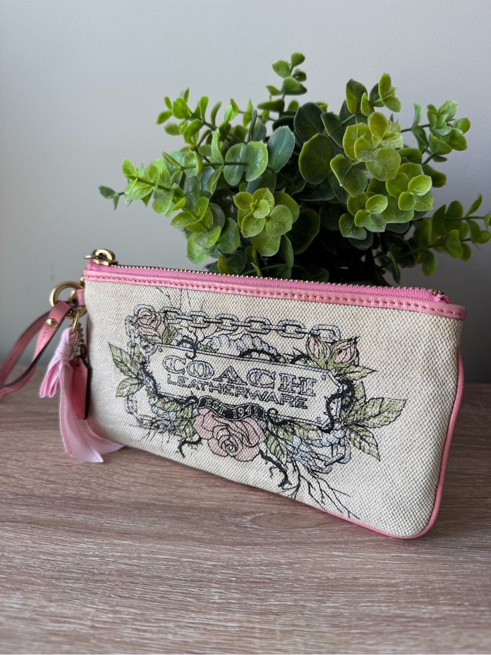 Rare Vintage Coach 2009 Tattoo Wristlet Pink Trim with Bow Charm